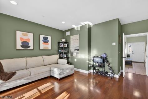 16 Sundance Way Lopatcong NJ 08865