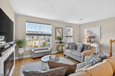 16 Sundance Way Lopatcong NJ 08865