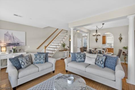 16 Sundance Way Lopatcong NJ 08865