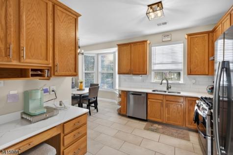 16 Sundance Way Lopatcong NJ 08865