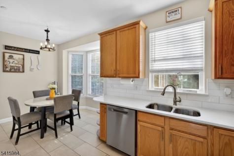 16 Sundance Way Lopatcong NJ 08865