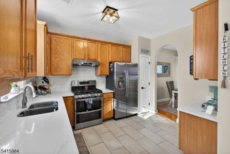 16 Sundance Way Lopatcong NJ 08865