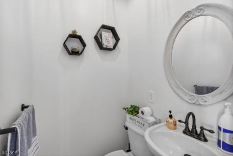16 Sundance Way Lopatcong NJ 08865