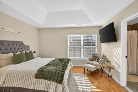 16 Sundance Way Lopatcong NJ 08865