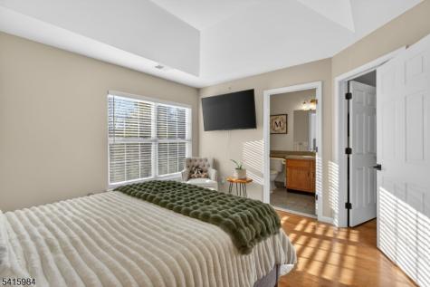 16 Sundance Way Lopatcong NJ 08865