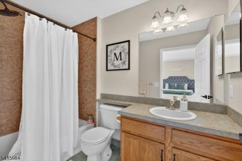 16 Sundance Way Lopatcong NJ 08865