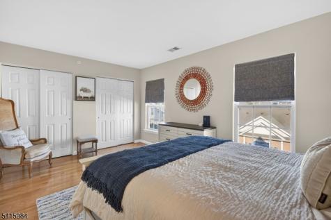 16 Sundance Way Lopatcong NJ 08865