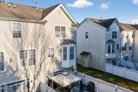 16 Sundance Way Lopatcong NJ 08865
