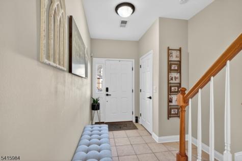 16 Sundance Way Lopatcong NJ 08865