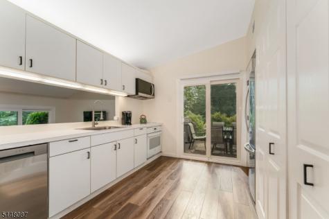 23 Highland Circle Clinton NJ 08801