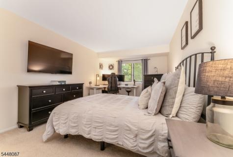 23 Highland Circle Clinton NJ 08801