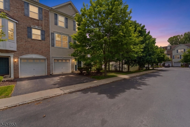 9 Sundance Way Lopatcong NJ 08865