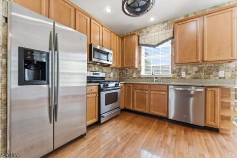9 Sundance Way Lopatcong NJ 08865