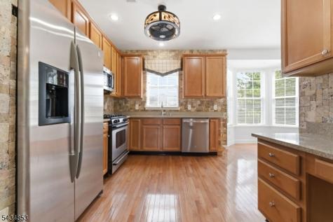 9 Sundance Way Lopatcong NJ 08865