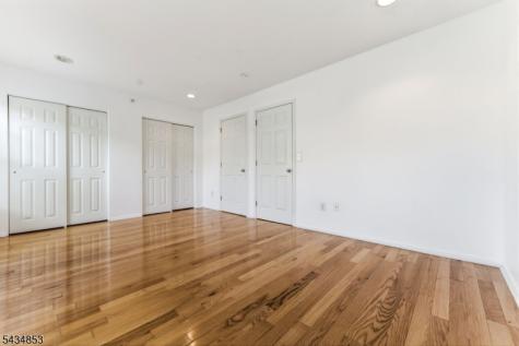 9 Sundance Way Lopatcong NJ 08865