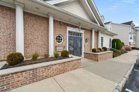 9 Sundance Way Lopatcong NJ 08865