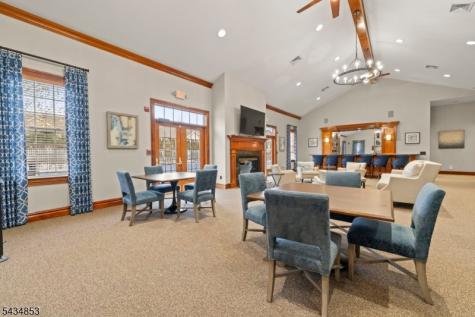 9 Sundance Way Lopatcong NJ 08865