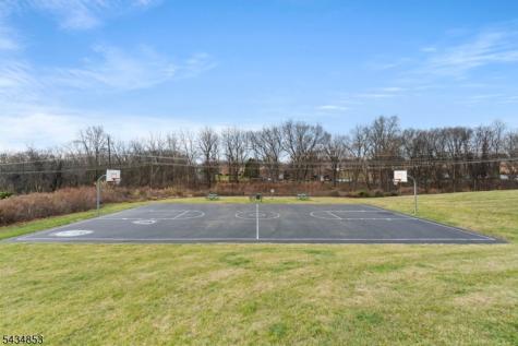 9 Sundance Way Lopatcong NJ 08865