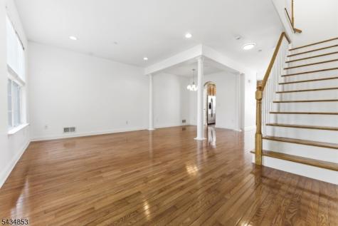 9 Sundance Way Lopatcong NJ 08865