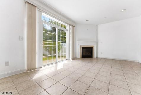 9 Sundance Way Lopatcong NJ 08865