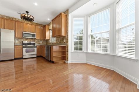 9 Sundance Way Lopatcong NJ 08865