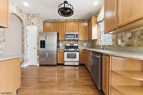 9 Sundance Way Lopatcong NJ 08865