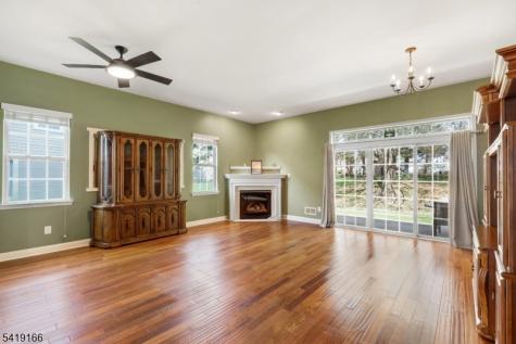 579 Edward Street Lopatcong NJ 08865