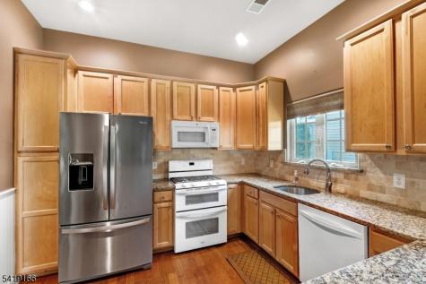 579 Edward Street Lopatcong NJ 08865
