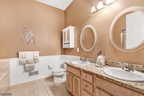 579 Edward Street Lopatcong NJ 08865