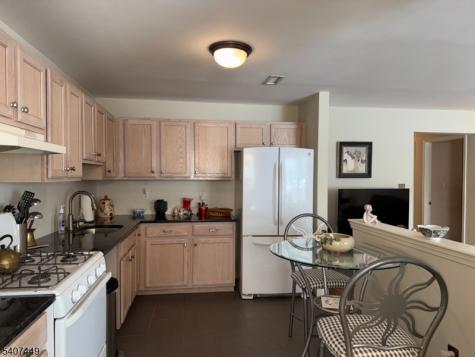 37 Chanda Court Clifton NJ 07012