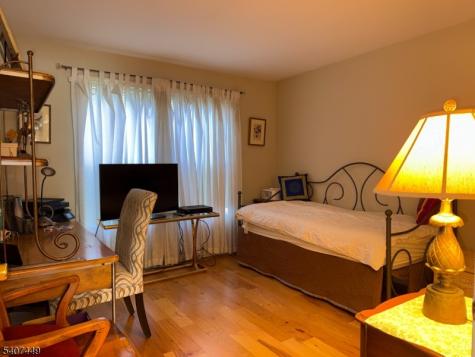 37 Chanda Court Clifton NJ 07012