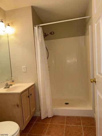 37 Chanda Court Clifton NJ 07012