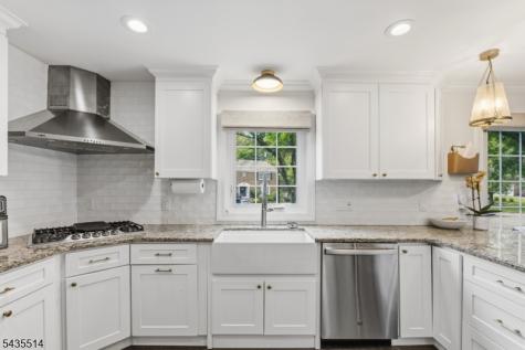 25 Fells Manor Road Caldwell Boro NJ 07006