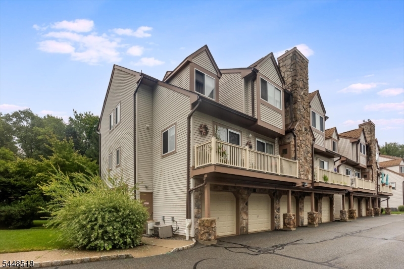 141 Woods Edge Drive Roxbury NJ 07876