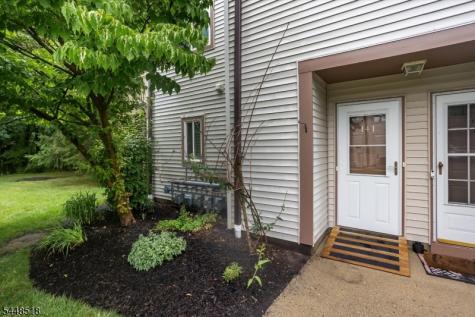 141 Woods Edge Drive Roxbury NJ 07876