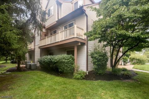 141 Woods Edge Drive Roxbury NJ 07876