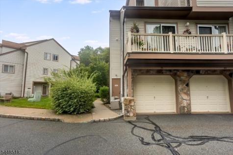 141 Woods Edge Drive Roxbury NJ 07876