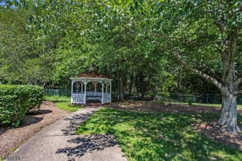 141 Woods Edge Drive Roxbury NJ 07876