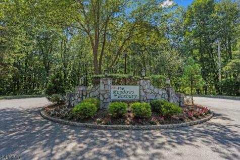 141 Woods Edge Drive Roxbury NJ 07876