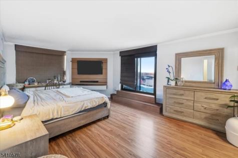 2208 Harmon Cove Tower Secaucus NJ 07094