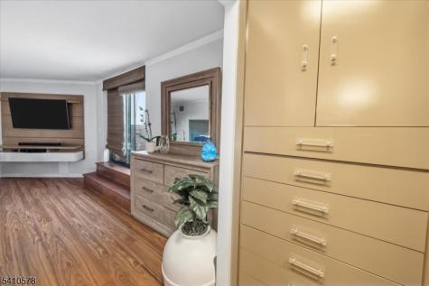 2208 Harmon Cove Tower Secaucus NJ 07094