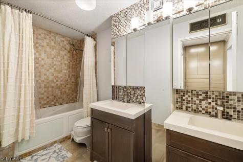 2208 Harmon Cove Tower Secaucus NJ 07094
