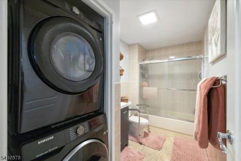 2208 Harmon Cove Tower Secaucus NJ 07094