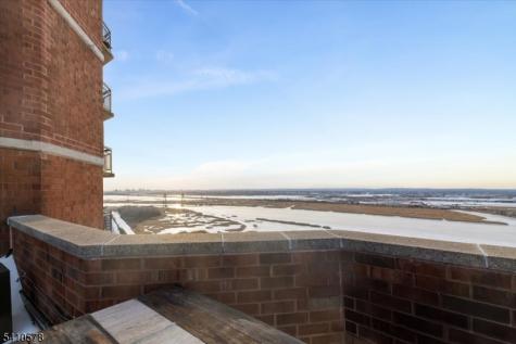 2208 Harmon Cove Tower Secaucus NJ 07094