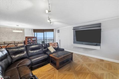 2208 Harmon Cove Tower Secaucus NJ 07094