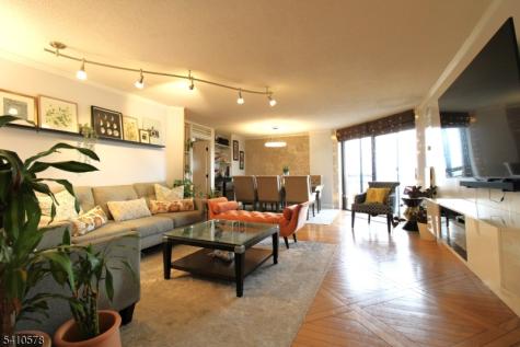 2208 Harmon Cove Tower Secaucus NJ 07094
