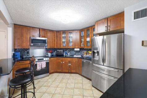 2208 Harmon Cove Tower Secaucus NJ 07094
