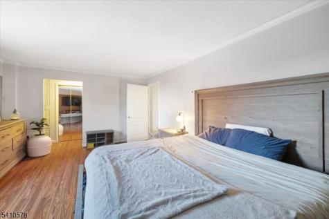 2208 Harmon Cove Tower Secaucus NJ 07094
