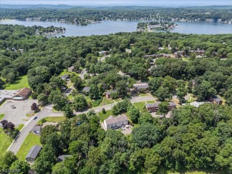 52 Henry Court Mount Arlington NJ 07856