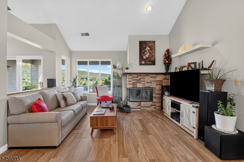 19 Windsor Court Hardyston NJ 07419